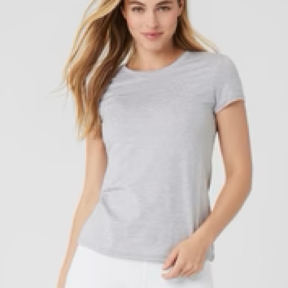 ALO Yoga Light Gray Short Sleeve Finesse Tee